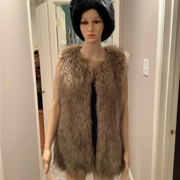 COPY - MERONA Faux Golden Island Fox Fur Vest Size Small - Picture 7 of 16